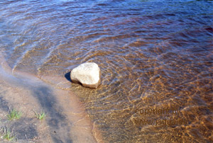 eni Stein im Iijoki - im Norden Finnlands